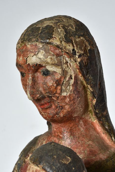 Statue : Vierge à l'Enfant, détail du visage de la Vierge