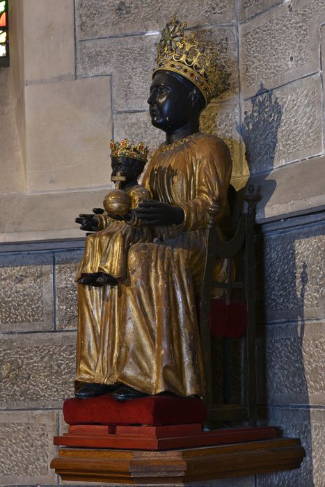 Statue, fauteuil : Vierge à l'enfant (la), vue générale - © Ministère de la Culture (France), Direction Régionale des Affaires Culturelles d’Auvergne-Rhône-Alpes – Tous droits réservés