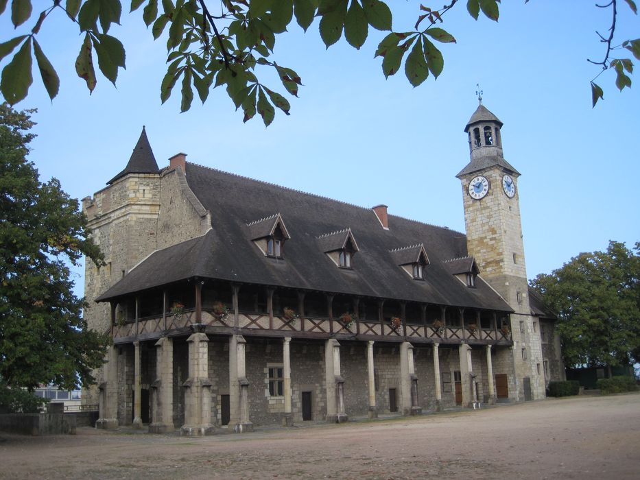 Château des ducs de Bourbon : Ensemble est, vue générale