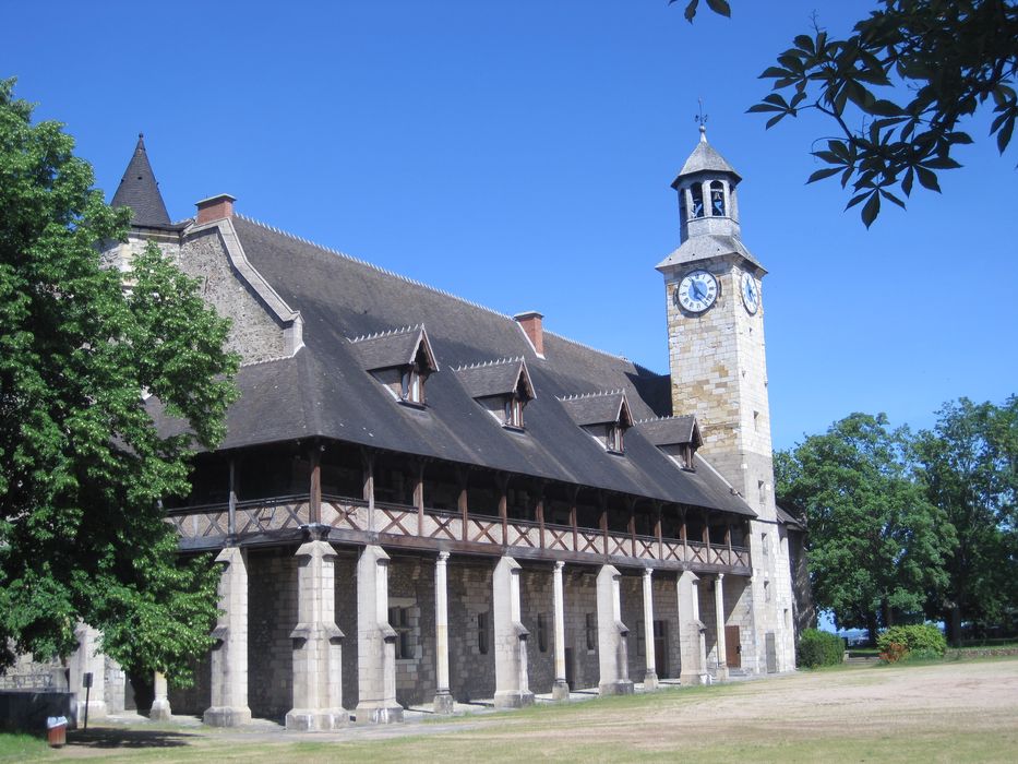 Château des ducs de Bourbon : Ensemble est, vue générale