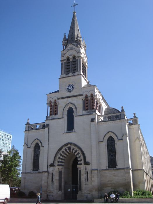 Eglise Saint-Paul : Façade occidentale, vue générale