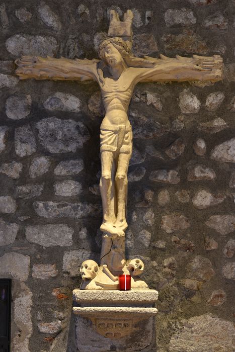 statue : Christ en croix - © Ministère de la Culture (France), Direction Régionale des Affaires Culturelles d’Auvergne-Rhône-Alpes – Tous droits réservés