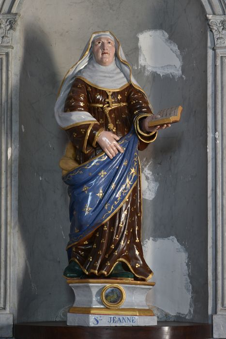 Statue : sainte Jeanne de Valois, vue générale - © Ministère de la Culture (France), Direction Régionale des Affaires Culturelles d’Auvergne-Rhône-Alpes – Tous droits réservés