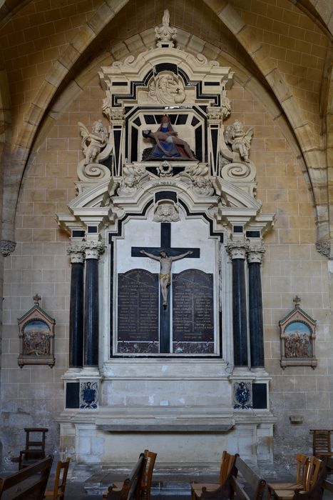 Retable en pierre, vue générale