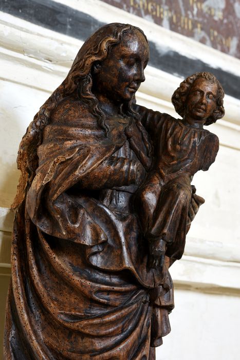 Statue : Vierge de la Maison de Lorette, vue partielle