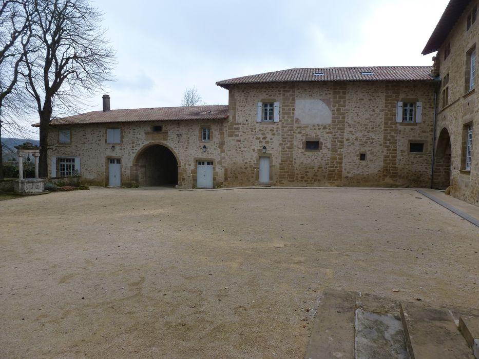 aile ouest, façade est sur cour, vue générale