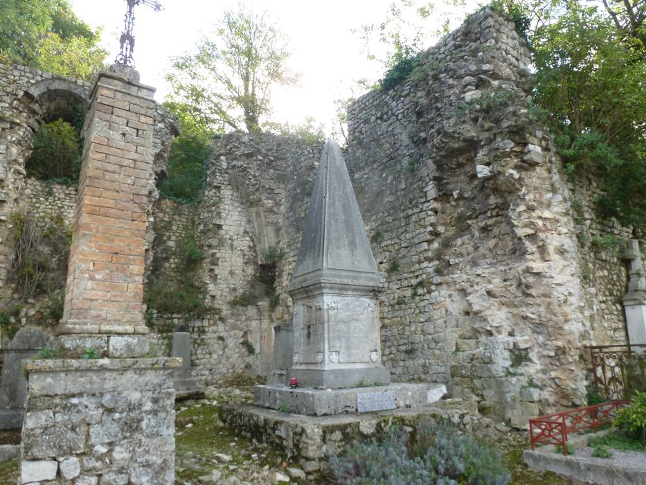 vue partielle des ruines de l’abbaye