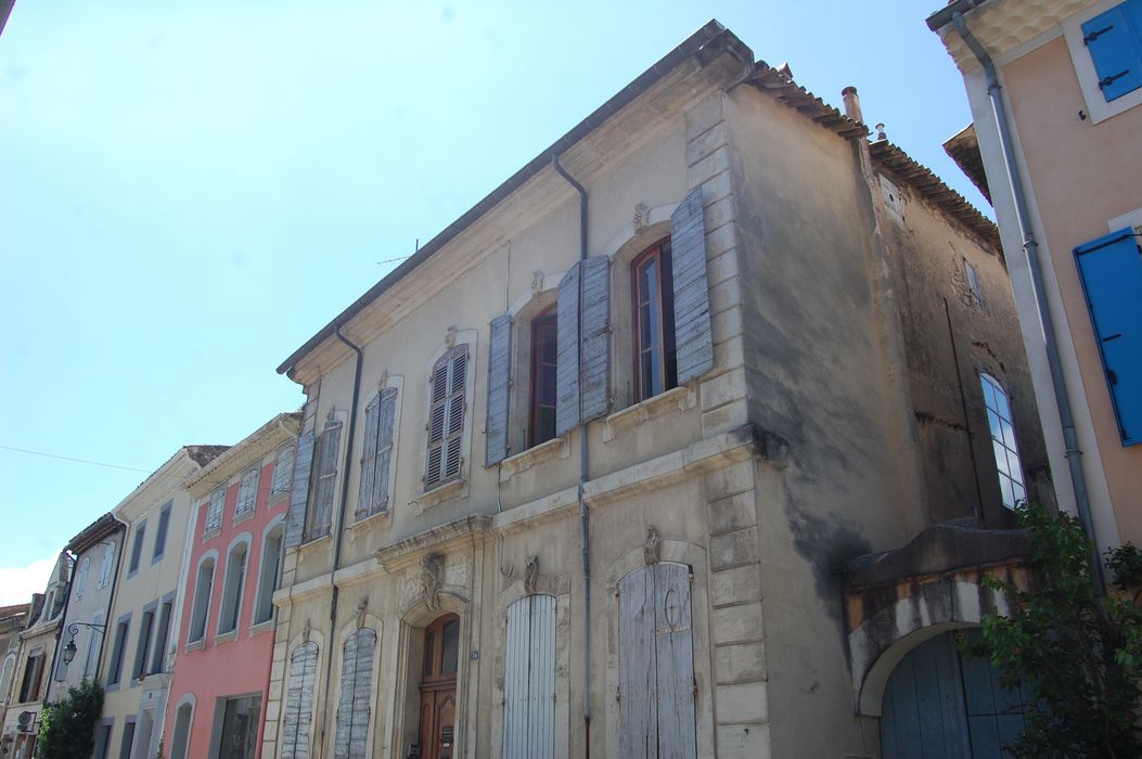 façade sur rue, vue générale