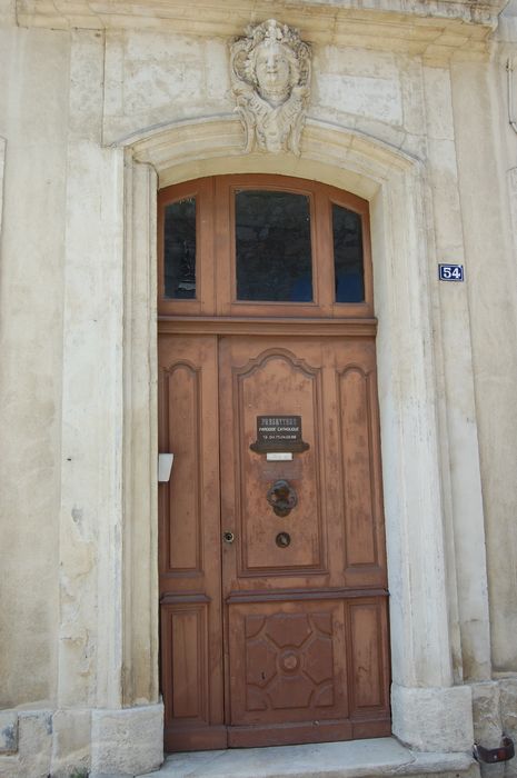 façade sur rue, porte d’accès sur rue, vue générale