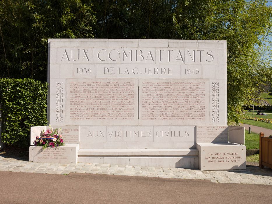 stèle des soldats de la Seconde Guerre mondiale, vue générale