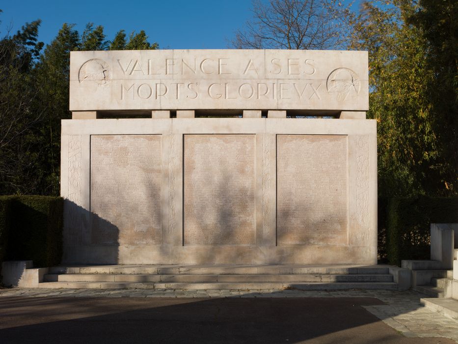 stèle des soldats de la Guerre de 14-18, vue générale