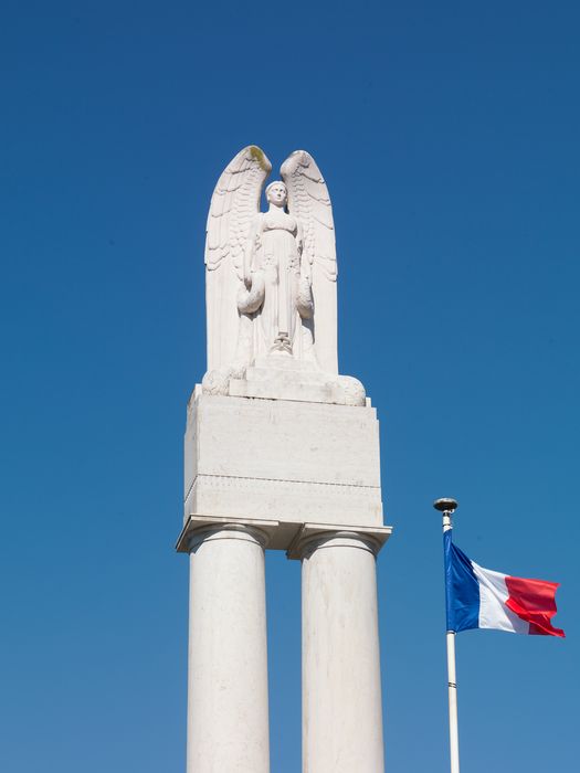 statue de la Victoire, vue générale