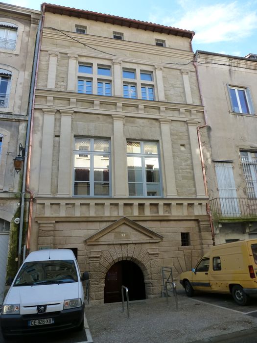 façade sur rue, vue générale