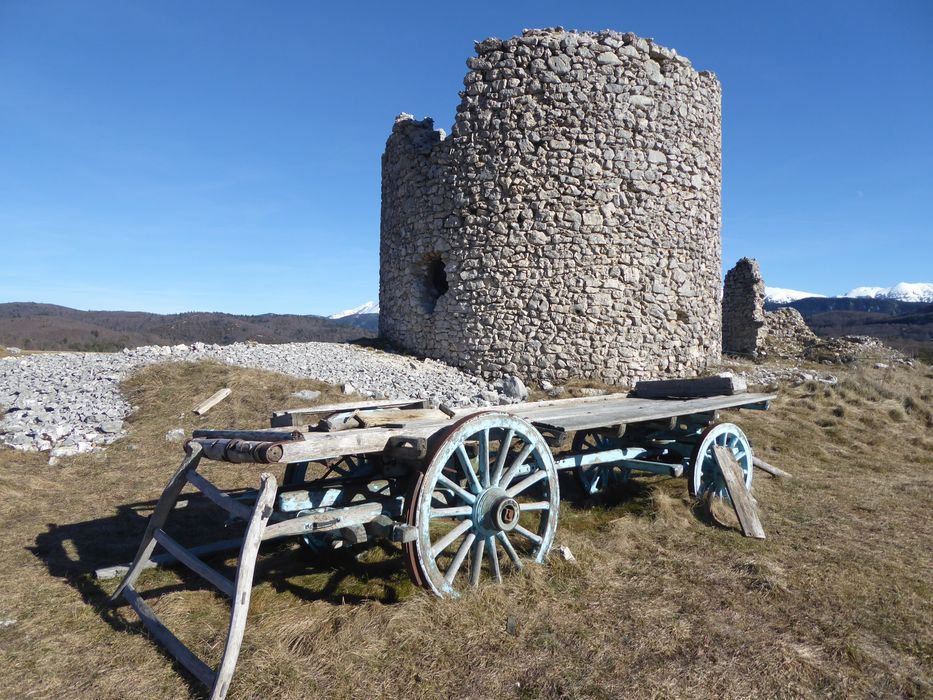 vue générale d’un des moulins dans son environnement