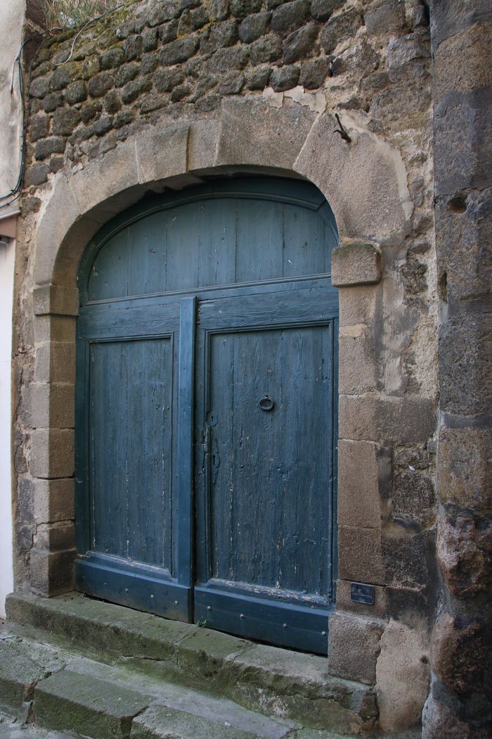 Porte accès cour intérieure