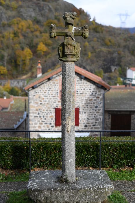 vue générale de la croix