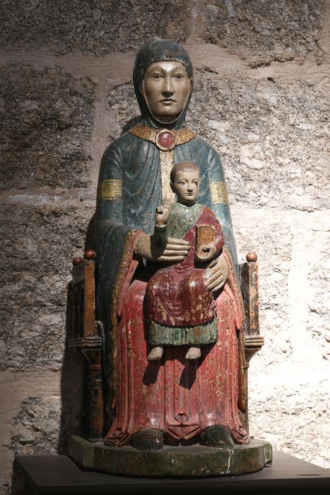 groupe sculpté : Vierge en majesté