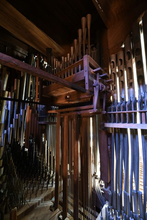 orgue de tribune, vue partielle de la partie instrumentale de l’orgue