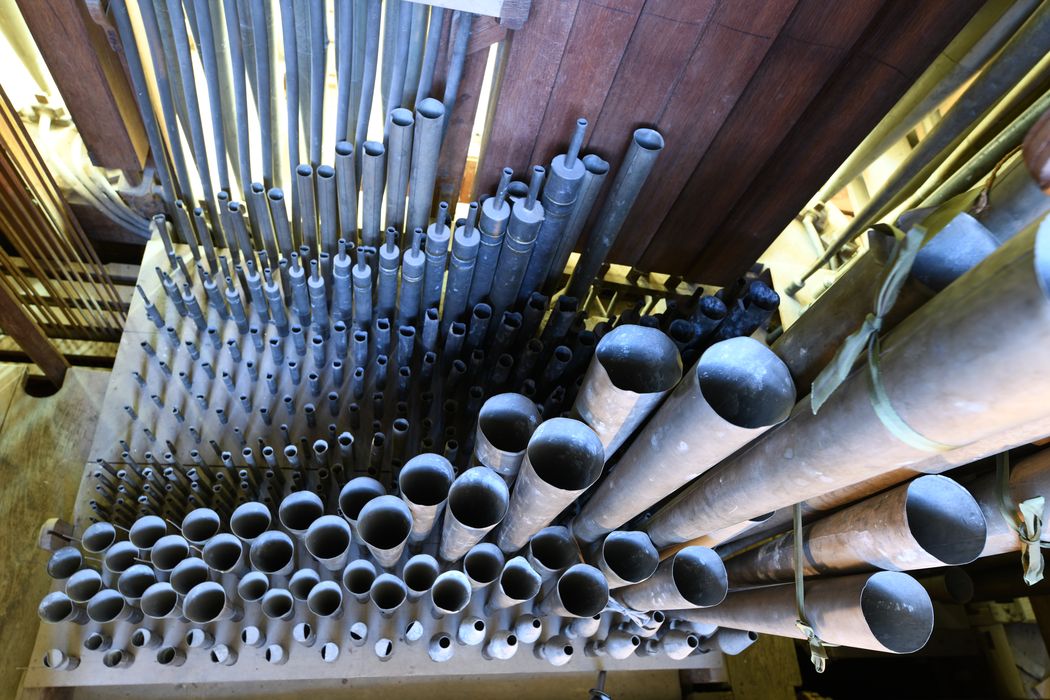 orgue de tribune, vue partielle de la partie instrumentale de l’orgue