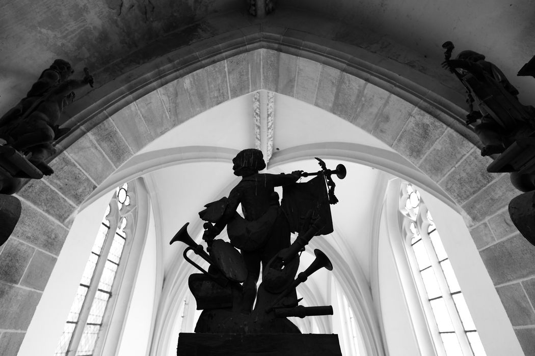 orgue de tribune, détail de la sculpture sommitale