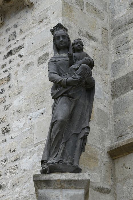 statue (grandeur nature) : Vierge à l'Enfant - © Ministère de la Culture (France), Direction Régionale des Affaires Culturelles d'Auvergne-Rhône-Alpes – Tous droits réservés 