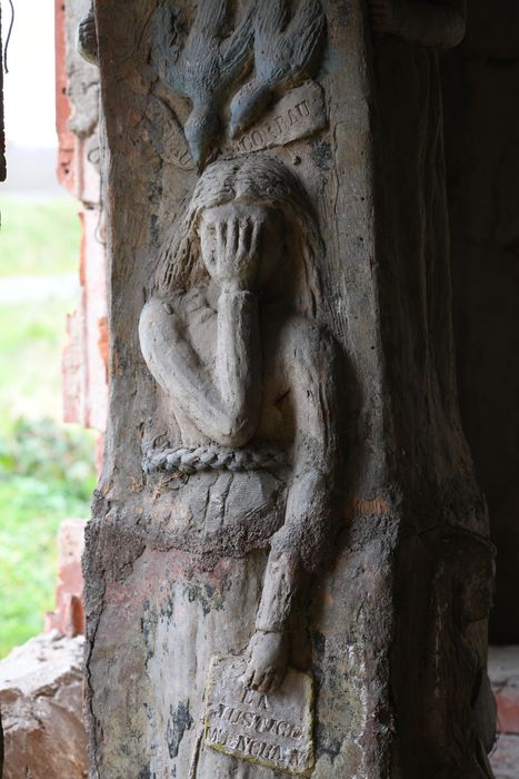 jambage gauche de de l'arc de triomphe - © Ministère de la Culture (France), Direction Régionale des Affaires Culturelles d'Auvergne-Rhône-Alpes – Tous droits réservés