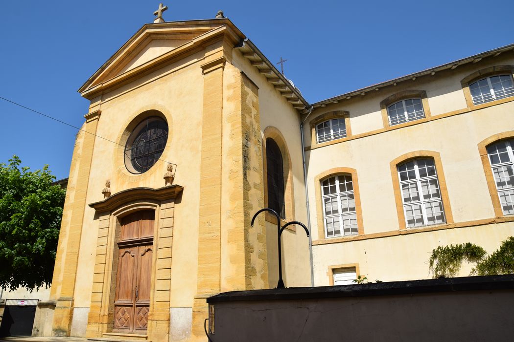 chapelle, façade sur rue