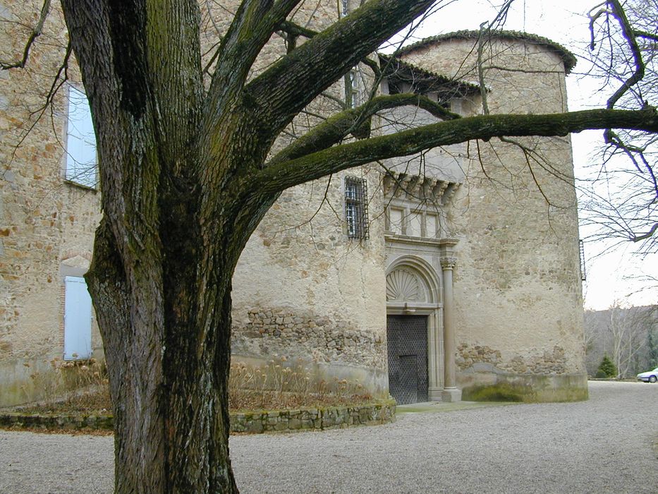 porterie, élévation nord-ouest, vue partielle