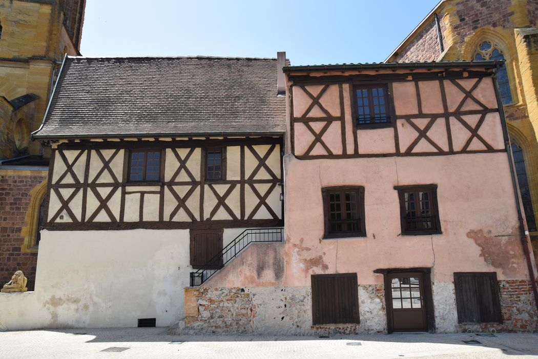 façade latérale sur rue