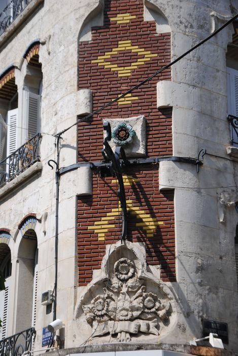 façades sur rues, détail du traitement de l’angle