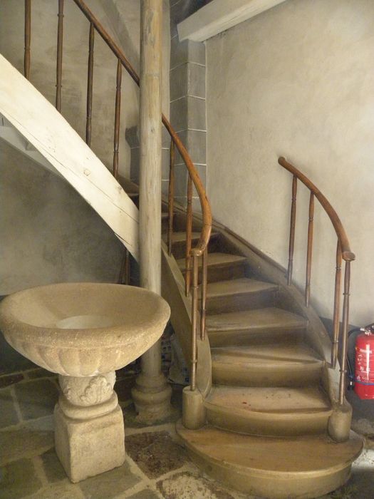 escalier d’accès à la tribune