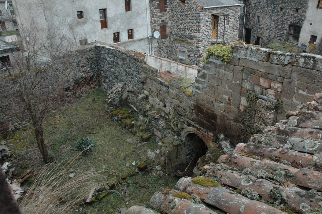 vestiges de l’ancien cloître, vue partielle