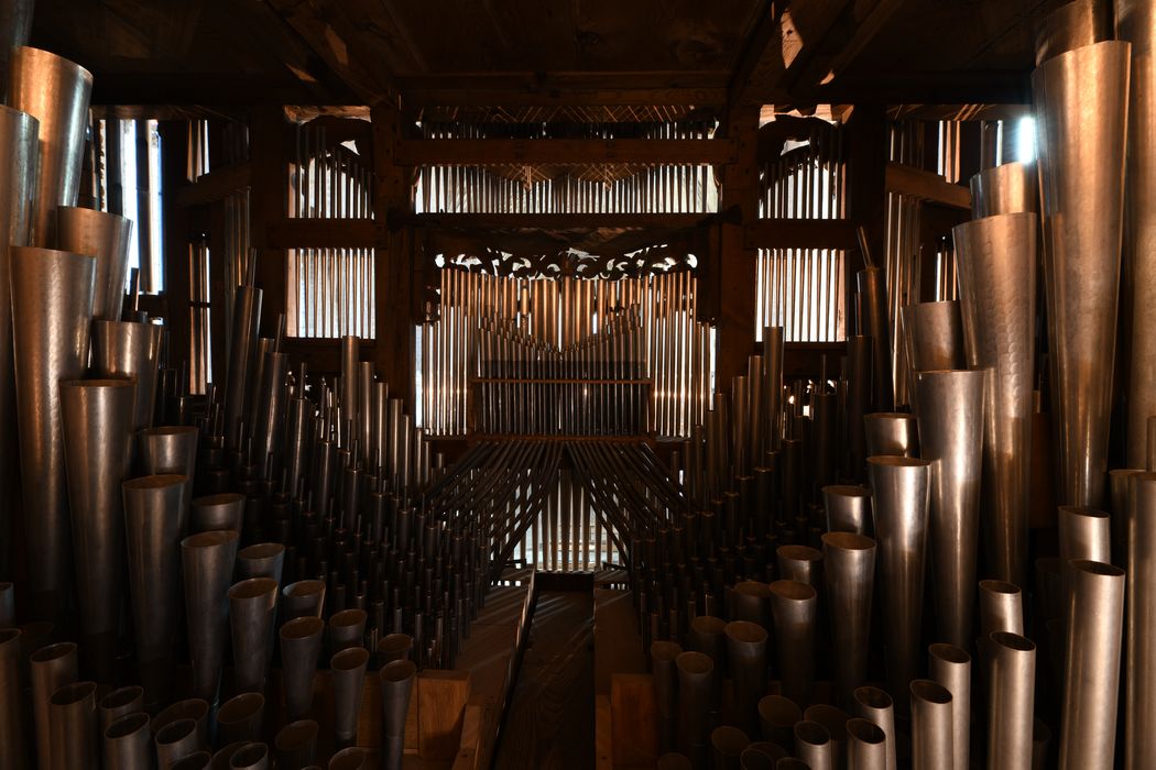 orgue de tribune, vue partielle de la partie instrumentale