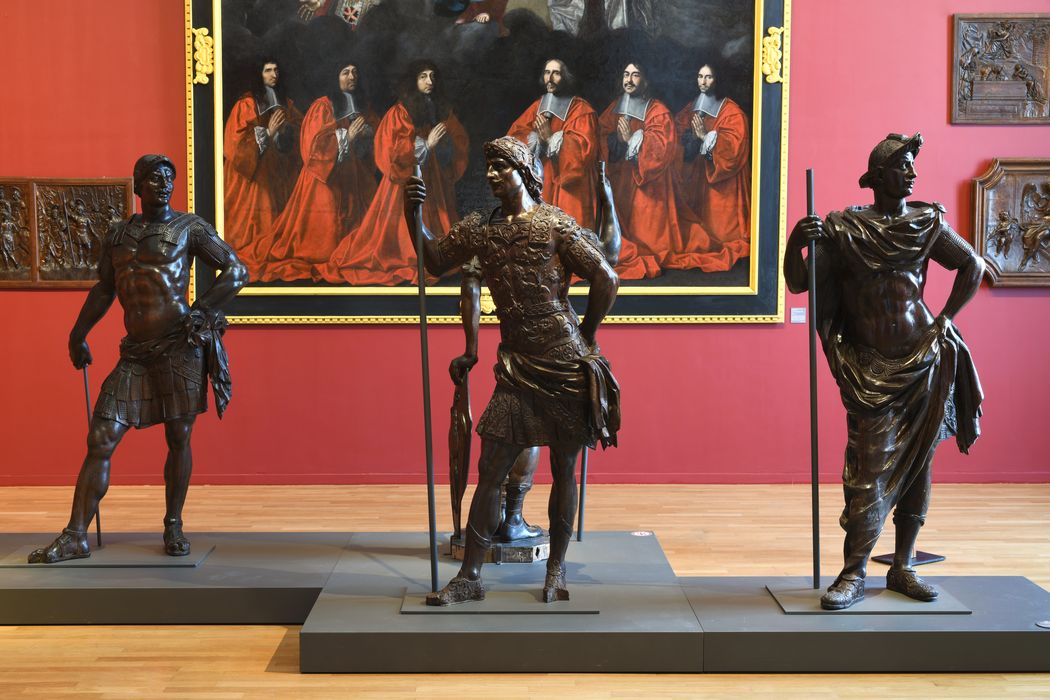 statues (grandeur nature) : guerriers de la légion thébaine (décor de l'ancienne chapelle Saint-Maurice du refuge)