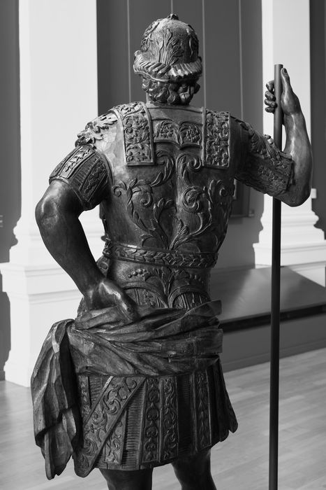 statue (grandeur nature) : guerrier de la légion thébaine (décor de l'ancienne chapelle Saint-Maurice du refuge), vue partielle