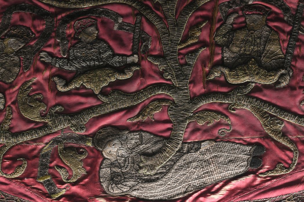 manteau de statue, détail