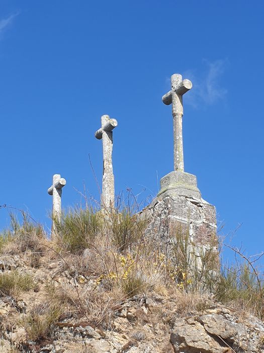 vue générale des croix dans leur environnement