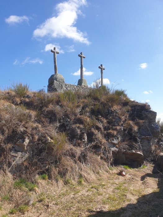 vue générale des croix dans leur environnement