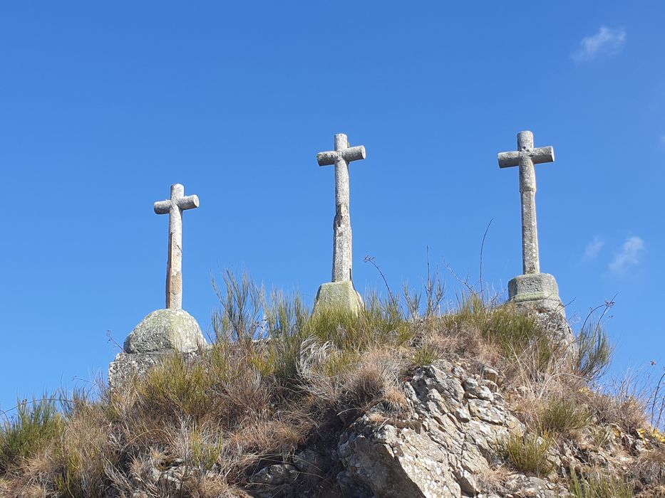 vue générale des croix dans leur environnement