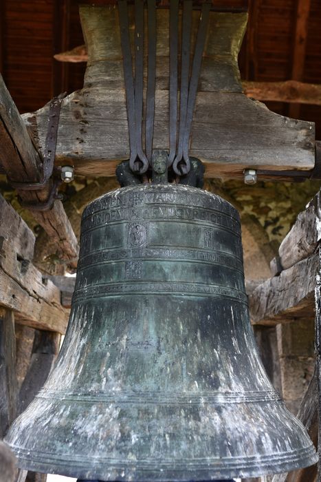 Cloche avec joug et battant