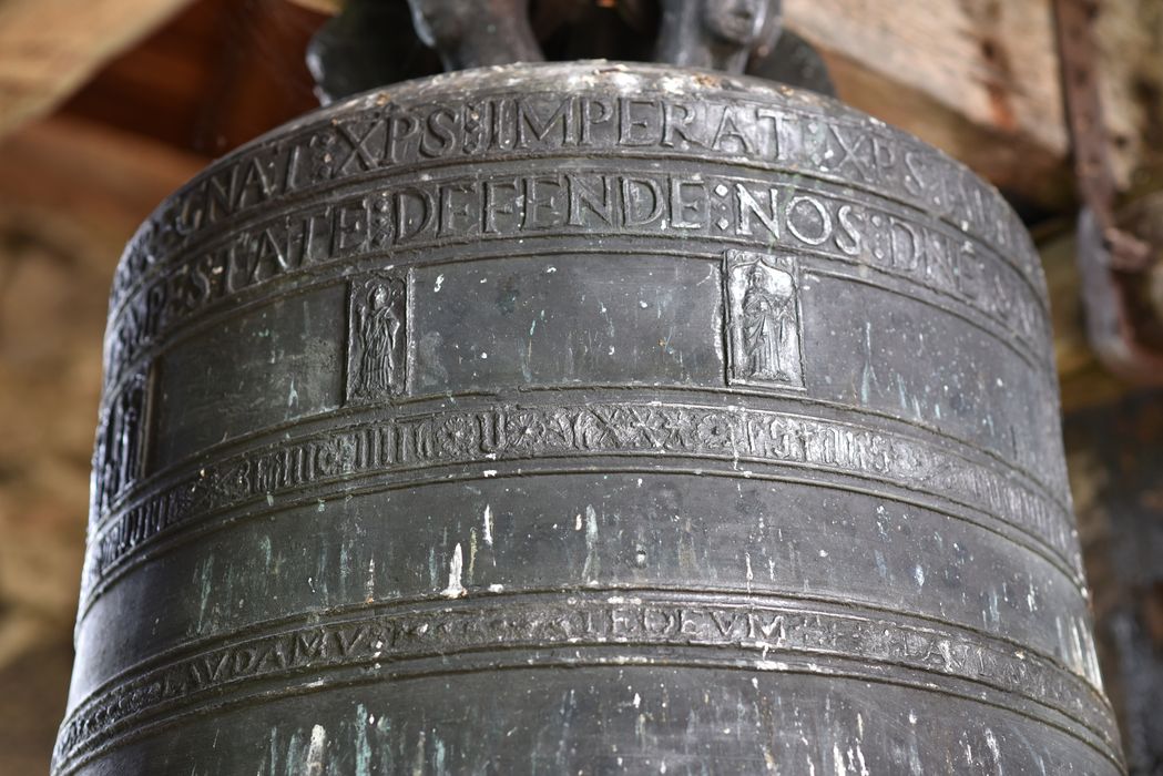 cloche, détail des inscriptions