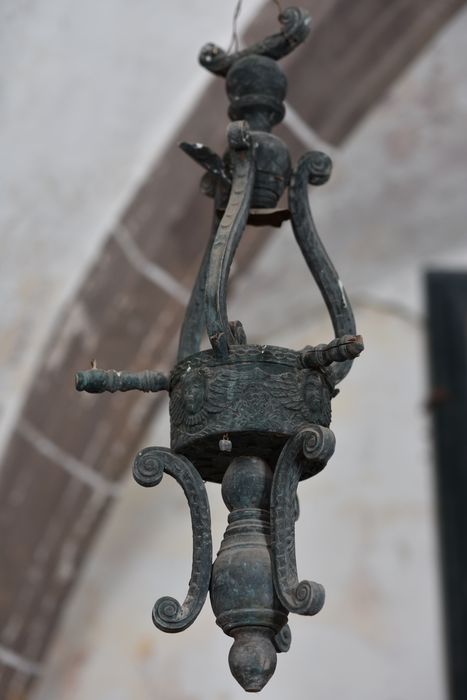 lustre en bois sculpté - © Ministère de la Culture (France), Direction Régionale des Affaires Culturelles d'Auvergne-Rhône-Alpes – Tous droits réservés