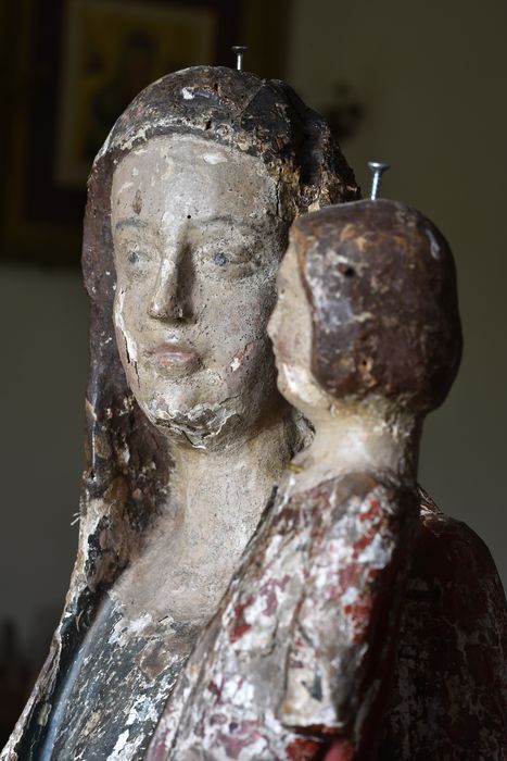 statue : Vierge à l'Enfant dite Notre-Dame d'Auteyrac, vue partielle