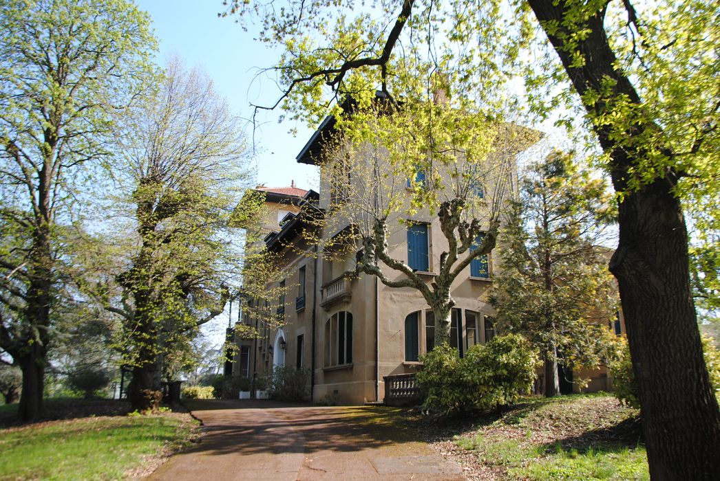 façades sud et ouest, vue partielle