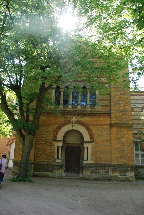 chapelle, vue partielle de la façade