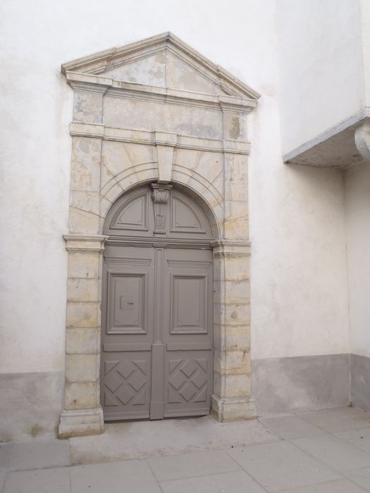 portail d’accès au cloître