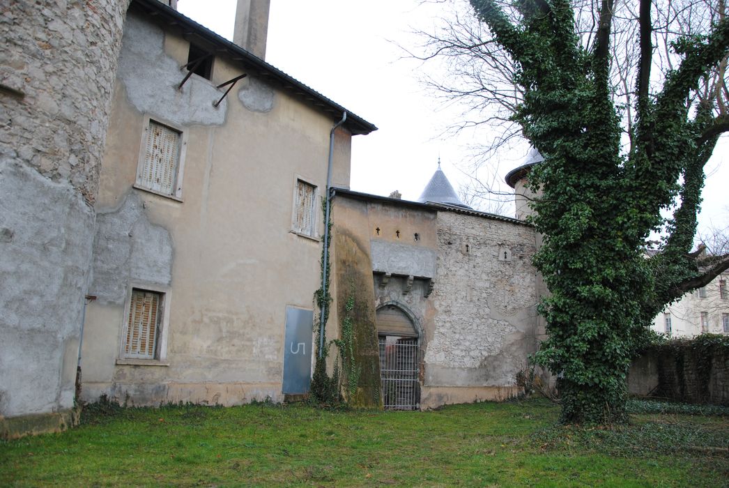 Façade sud, vue partielle