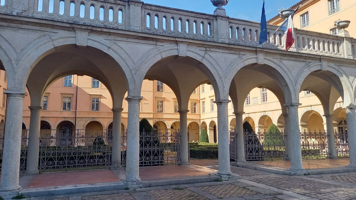 Ancien couvent des Dames de Sainte-Elisabeth, ancienne école nationale vétérinaire, actuellement Conservatoire national supérieur de musique et de danse de Lyon