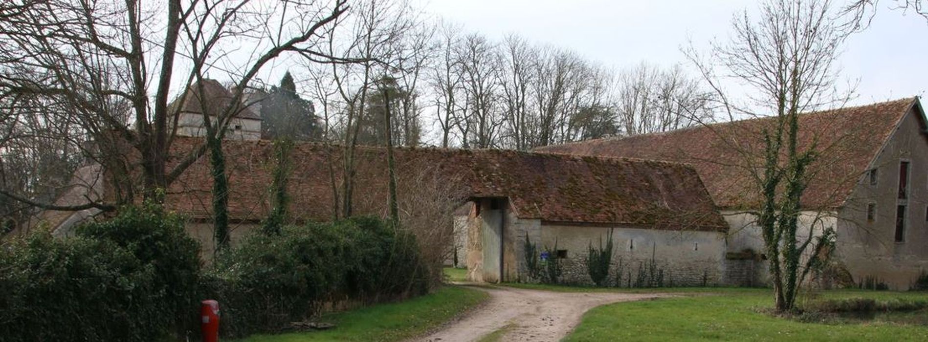 communs, aile nord, façade nord, vue partielle