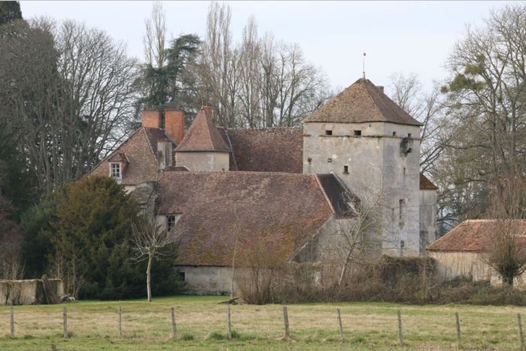 vue partielle du château dans son environnement depuis le Nord-Est